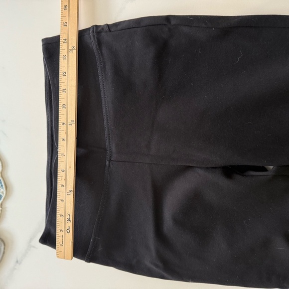 Slim Factor ladies grommet crop crap pants. Size M - Picture 3 of 5
